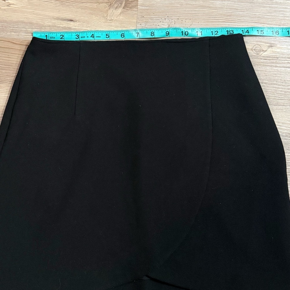 Express Black Mini Skirt - Picture 4 of 8